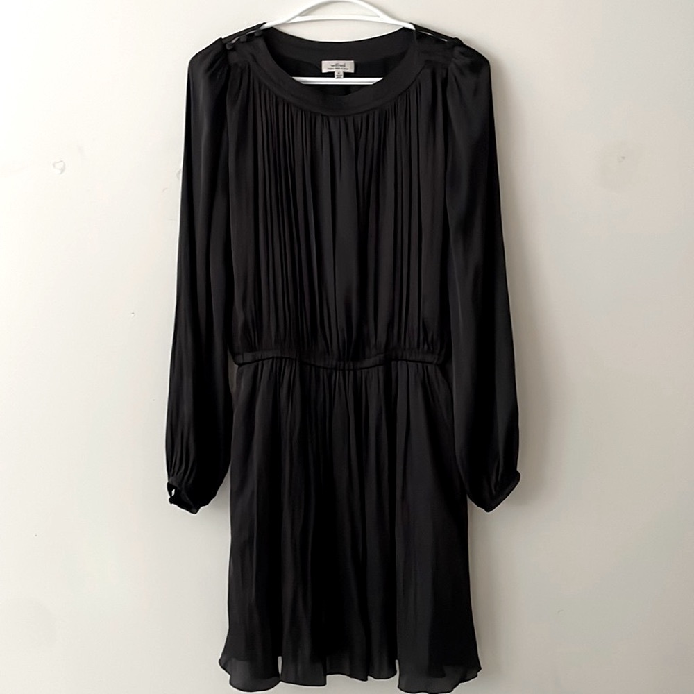 EUC Aritzia Wilfred pleated black waisted dress. Size M.